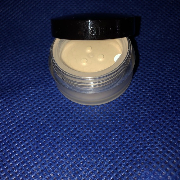 Translucent powder - Picture 3 of 5